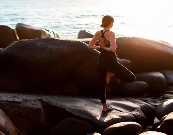 Práctica de Yoga y Meditación en Essence Studio